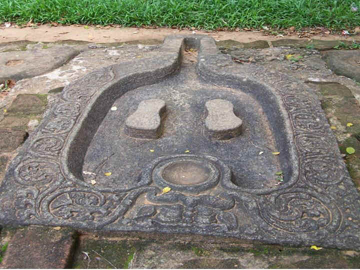 Ancient_Toilet.jpg