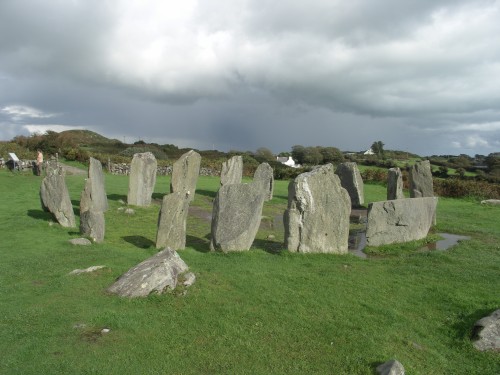 stone_circle_drombeg.jpg