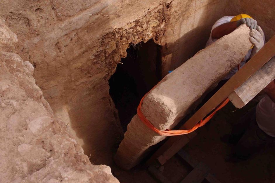 Unsealing-Etruscan-tomb.jpg