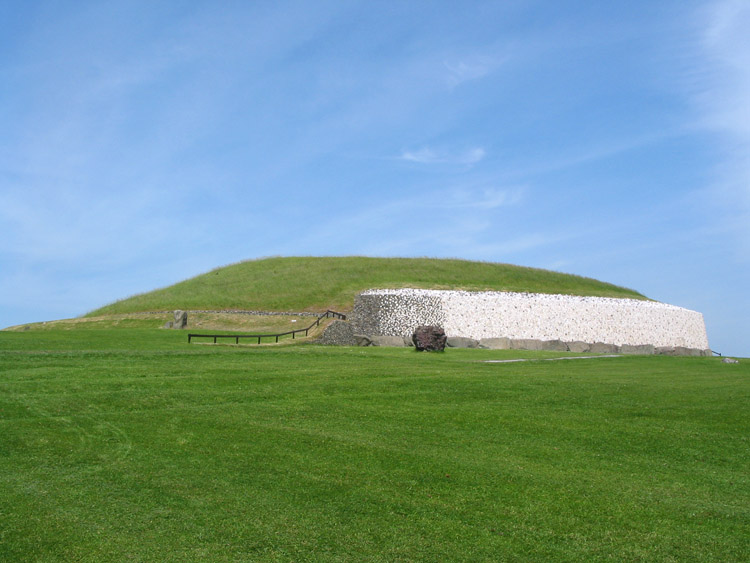 Newgrange_ireland_750px.jpg